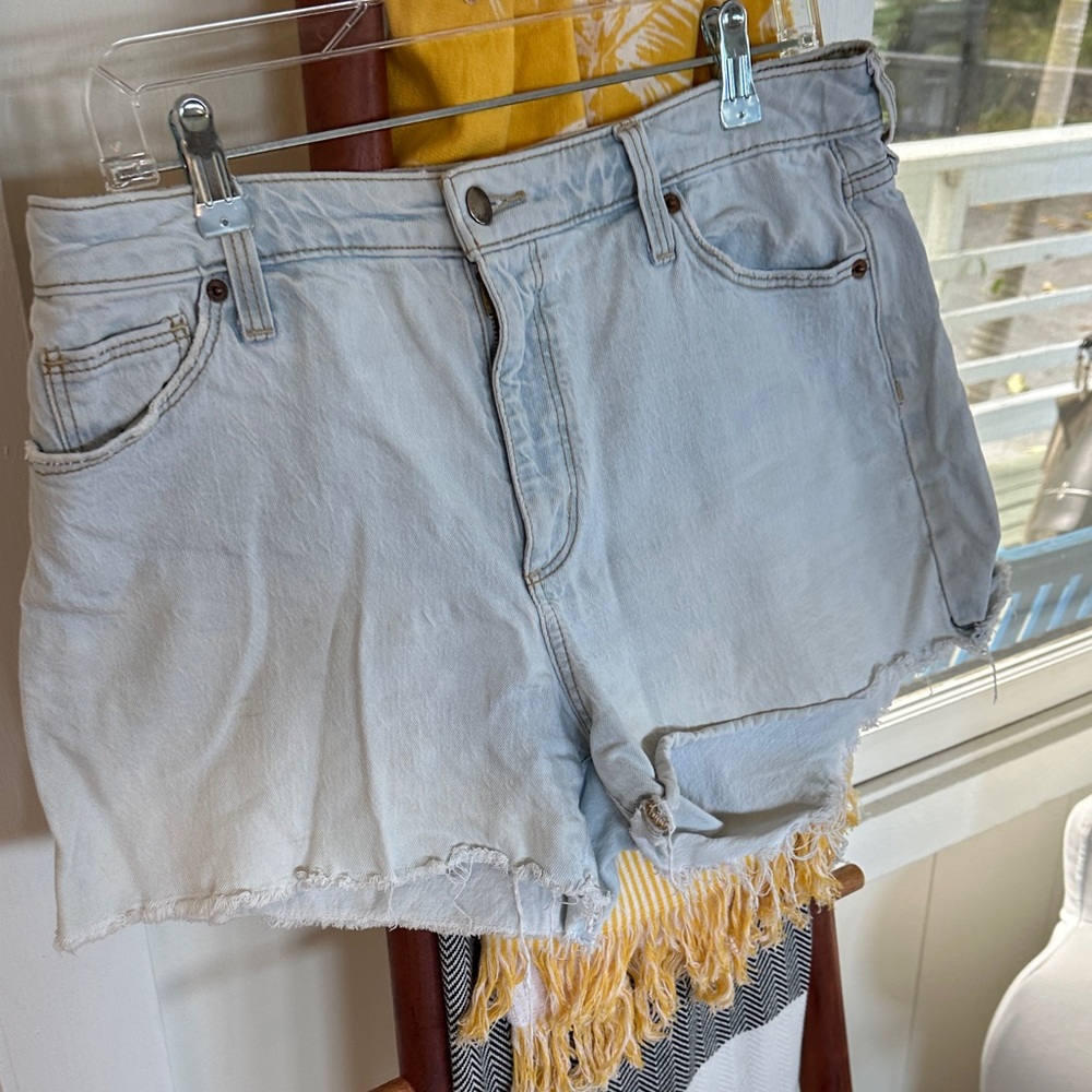 Universal Thread Light Wash Jean Shorts